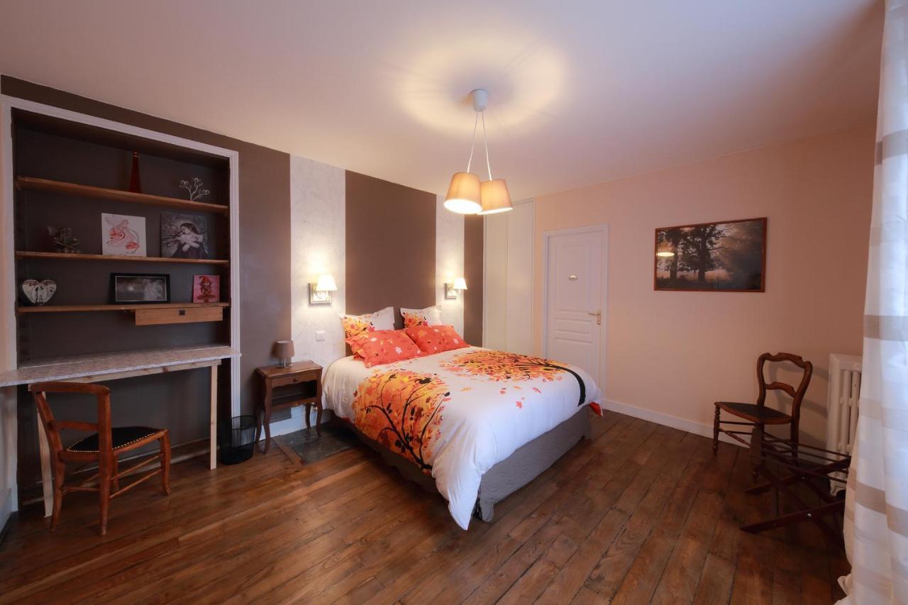 La Loge Des Fees Bed and Breakfast Latillé Eksteriør billede
